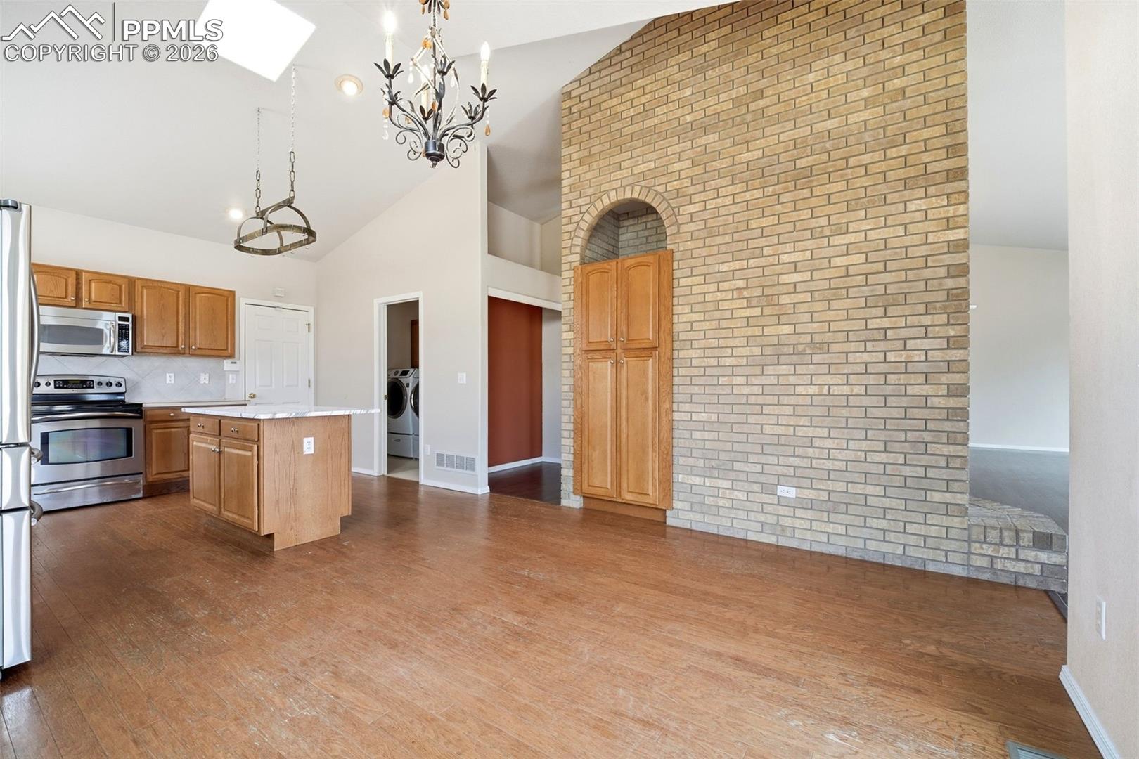 9235 Lizmoor Court