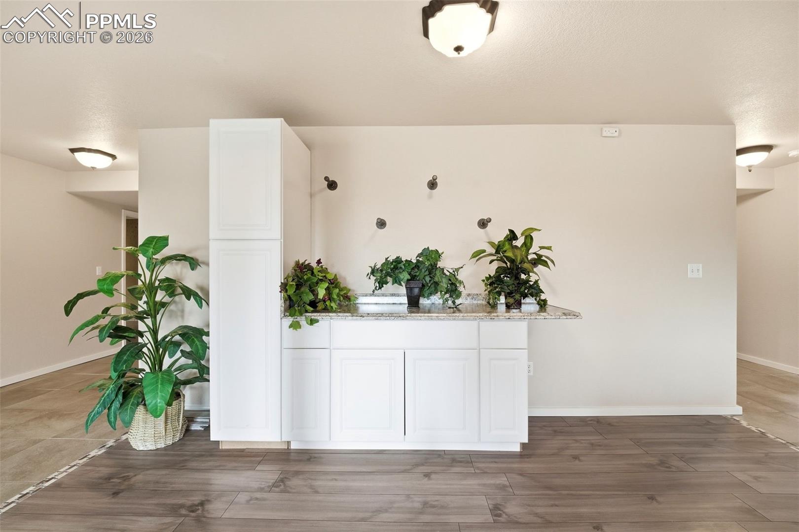9235 Lizmoor Court