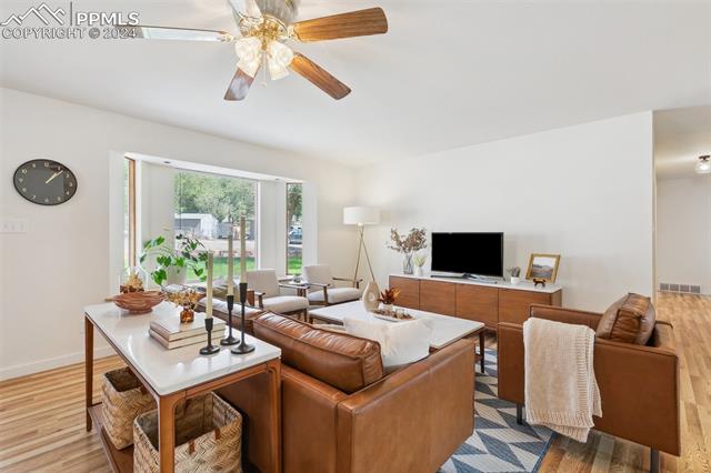 2115 W Platte Avenue