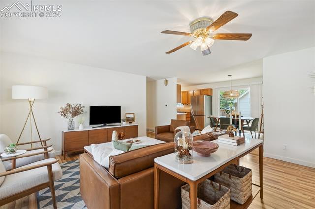 2115 W Platte Avenue