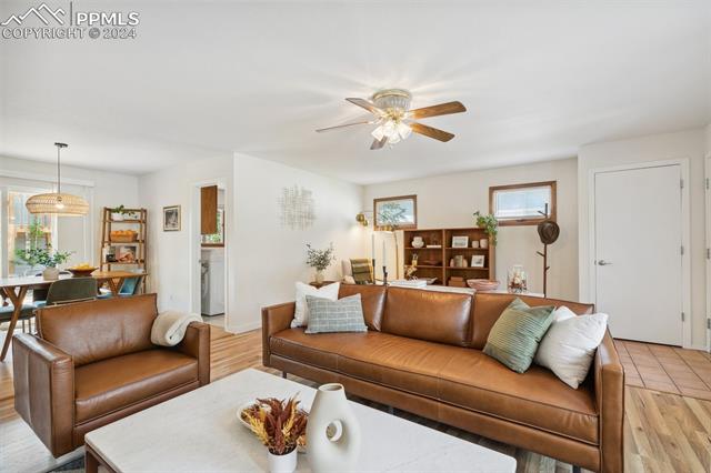 2115 W Platte Avenue