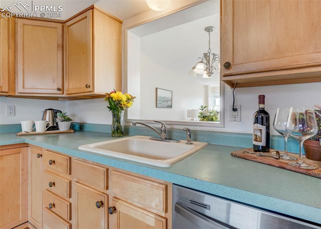 448 W Rockrimmon Boulevard E