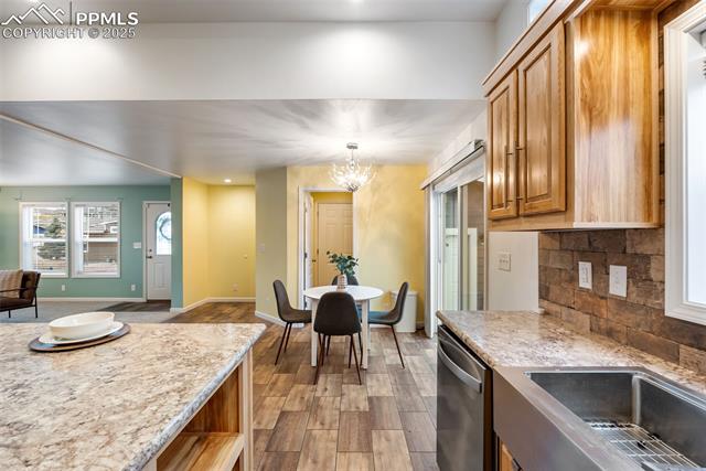 4327 Kingfisher Point