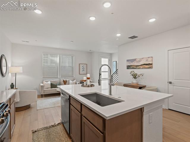 888 Beckton Heights