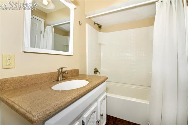 4260 Loch Lomond Lane