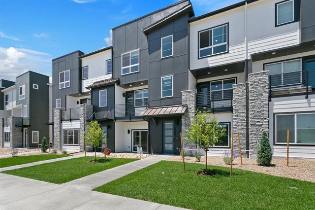 2032 Peridot Loop Heights