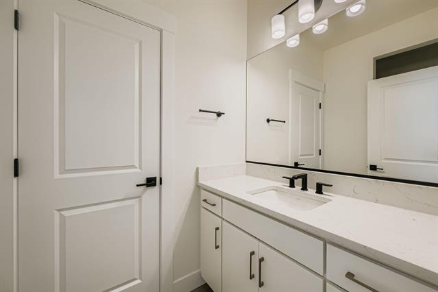 3425 Crest Hollow View