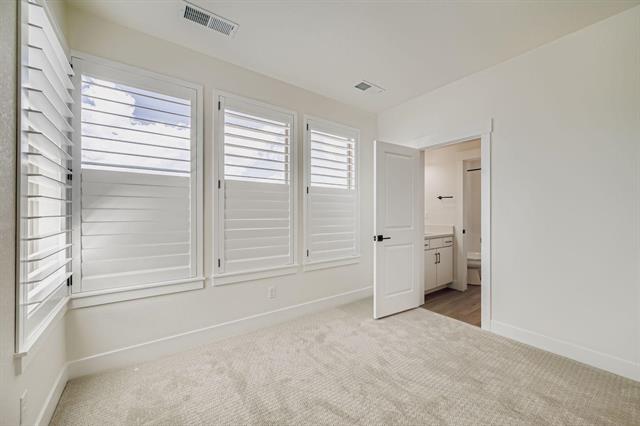 3425 Crest Hollow View