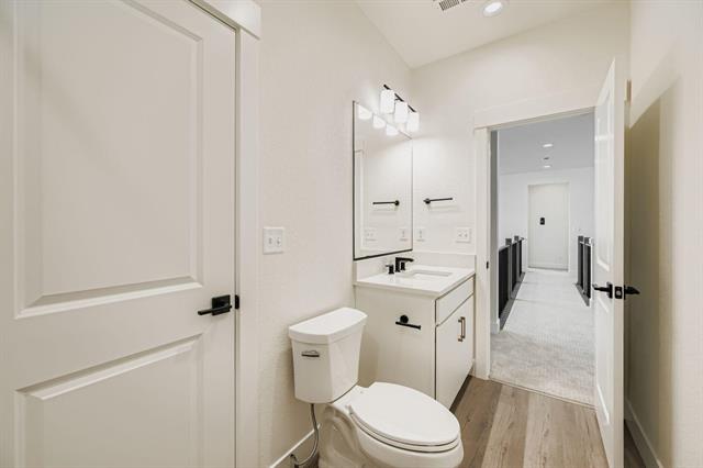 3425 Crest Hollow View