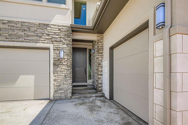 3425 Crest Hollow View