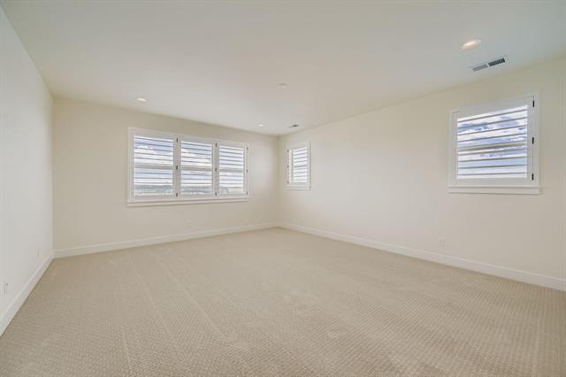 3425 Crest Hollow View