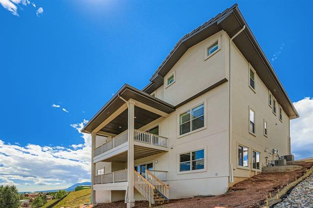 3425 Crest Hollow View