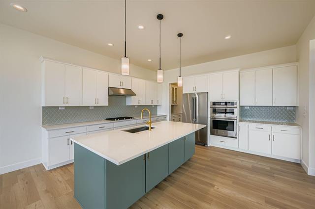 3425 Crest Hollow View