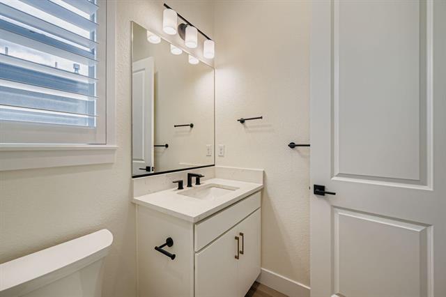 3425 Crest Hollow View