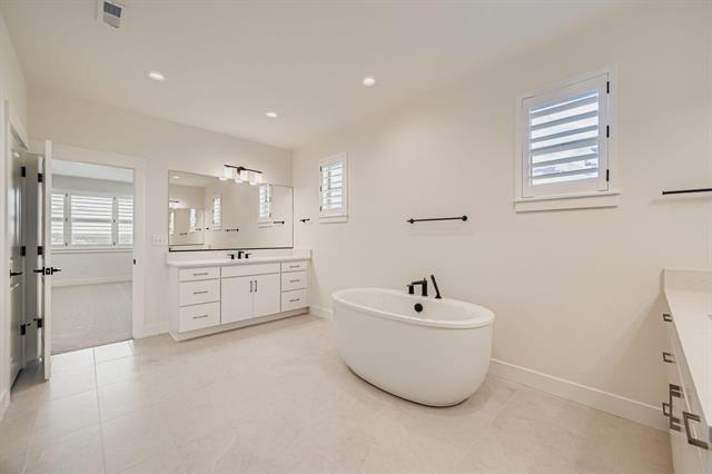 3425 Crest Hollow View