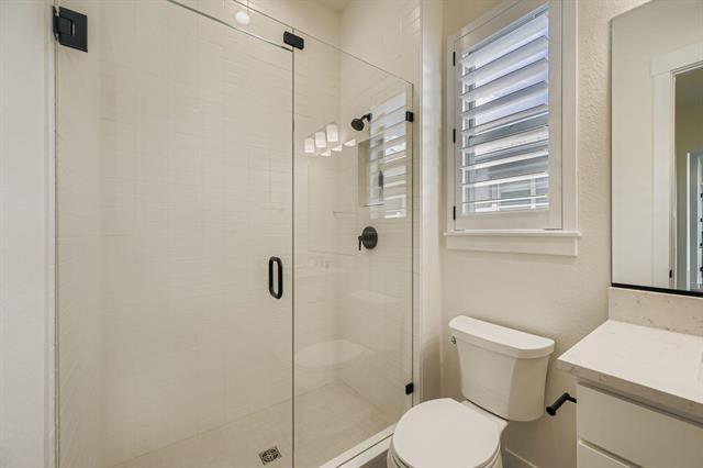 3425 Crest Hollow View