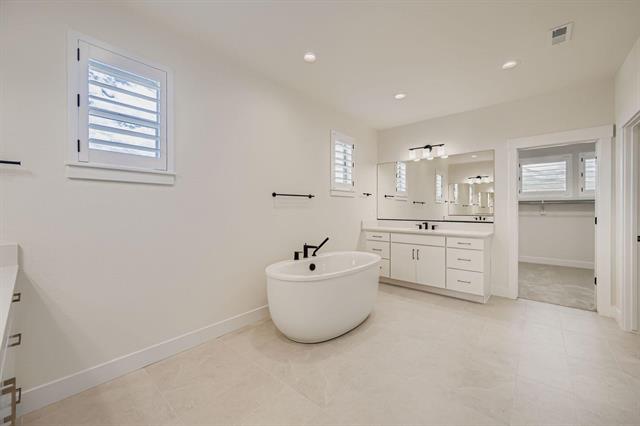 3425 Crest Hollow View