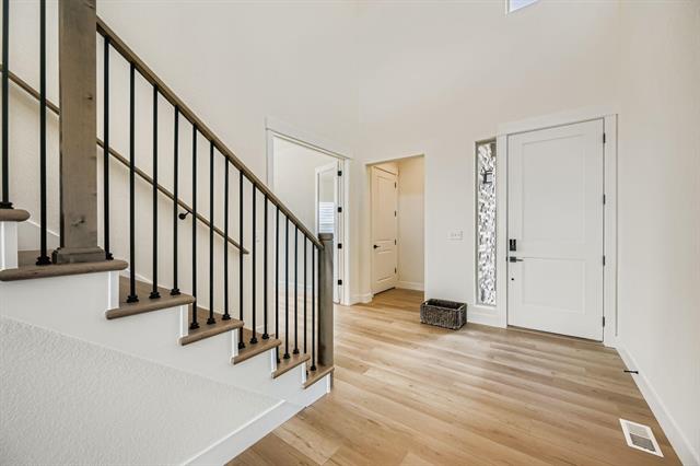 3425 Crest Hollow View