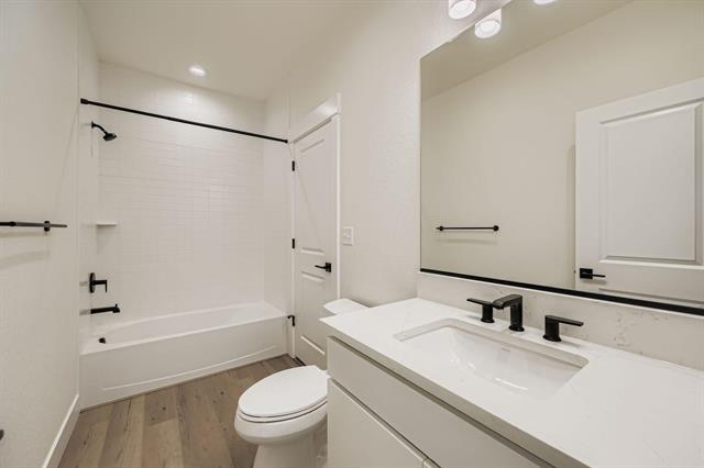 3425 Crest Hollow View