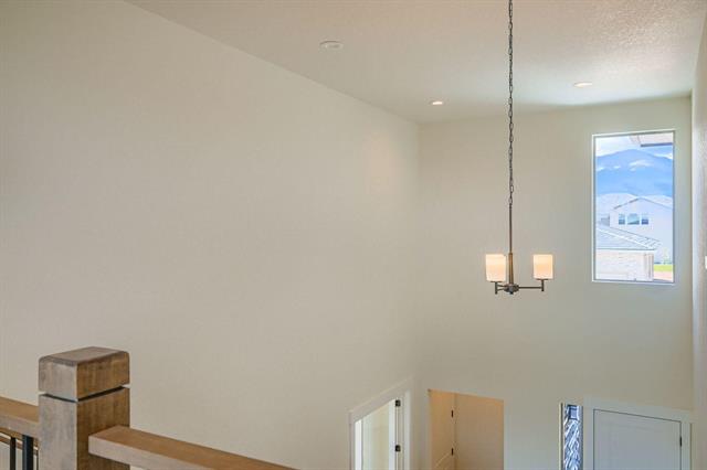 3425 Crest Hollow View