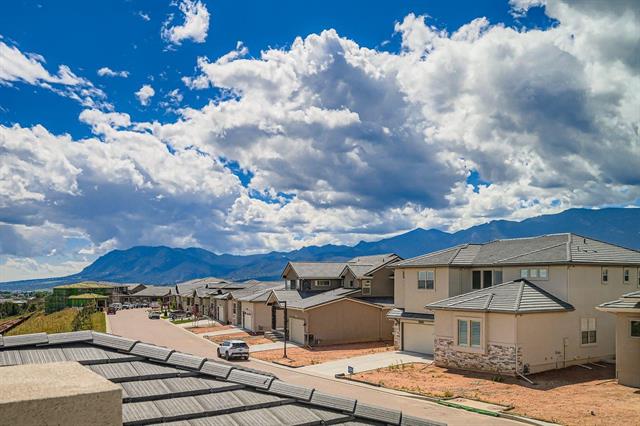 3425 Crest Hollow View