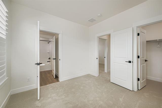 3425 Crest Hollow View