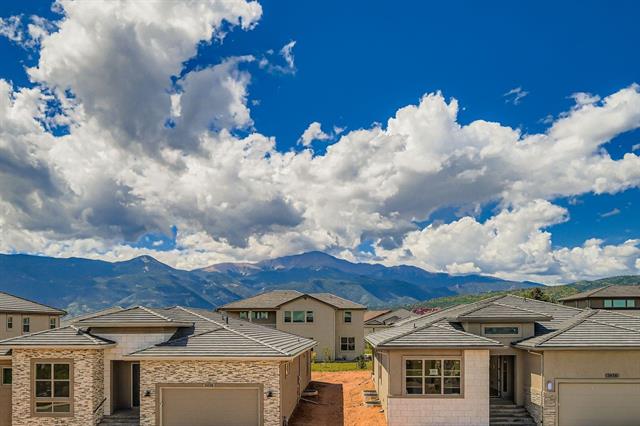 3425 Crest Hollow View