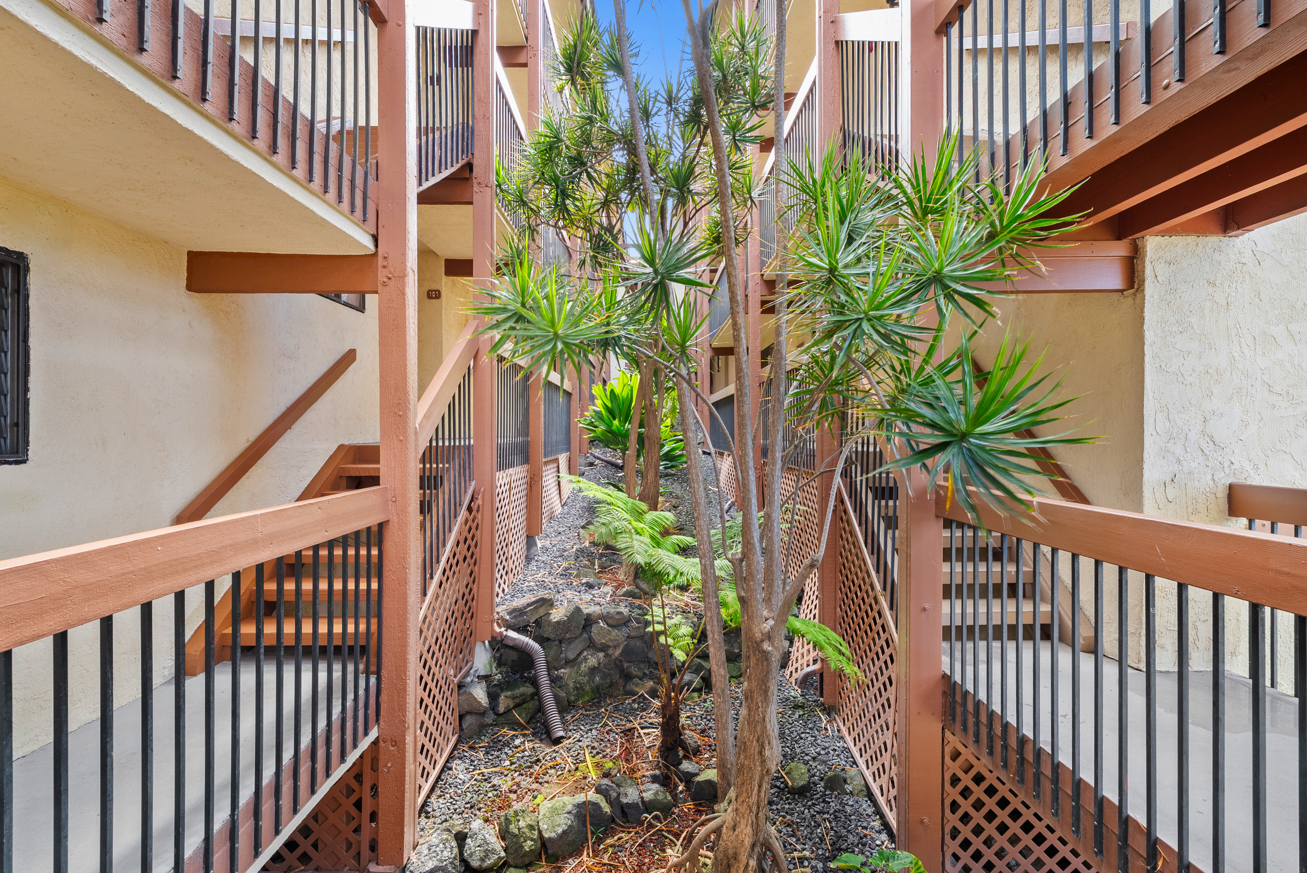 75-5863 KUAKINI HIGHWAY 108