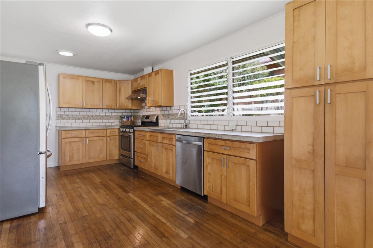 82 MALIA ST