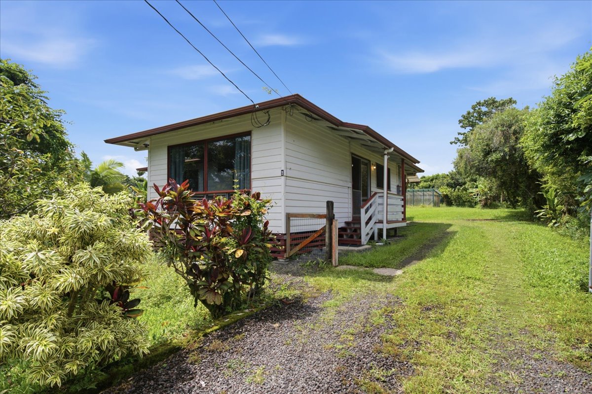 82 MALIA ST