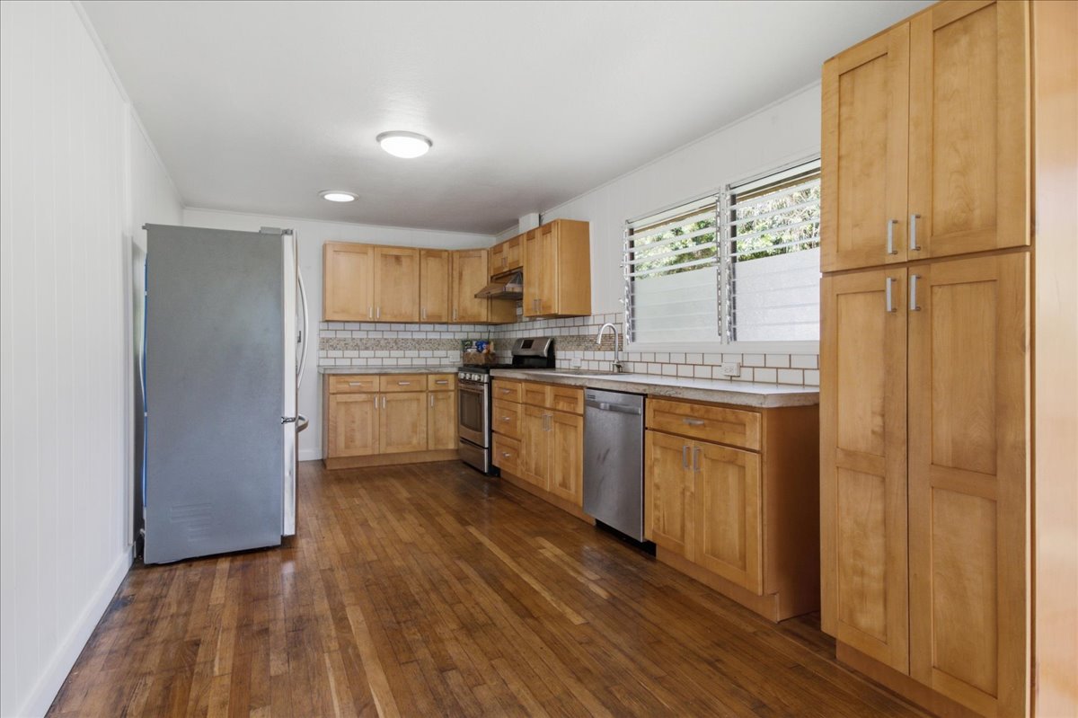 82 MALIA ST