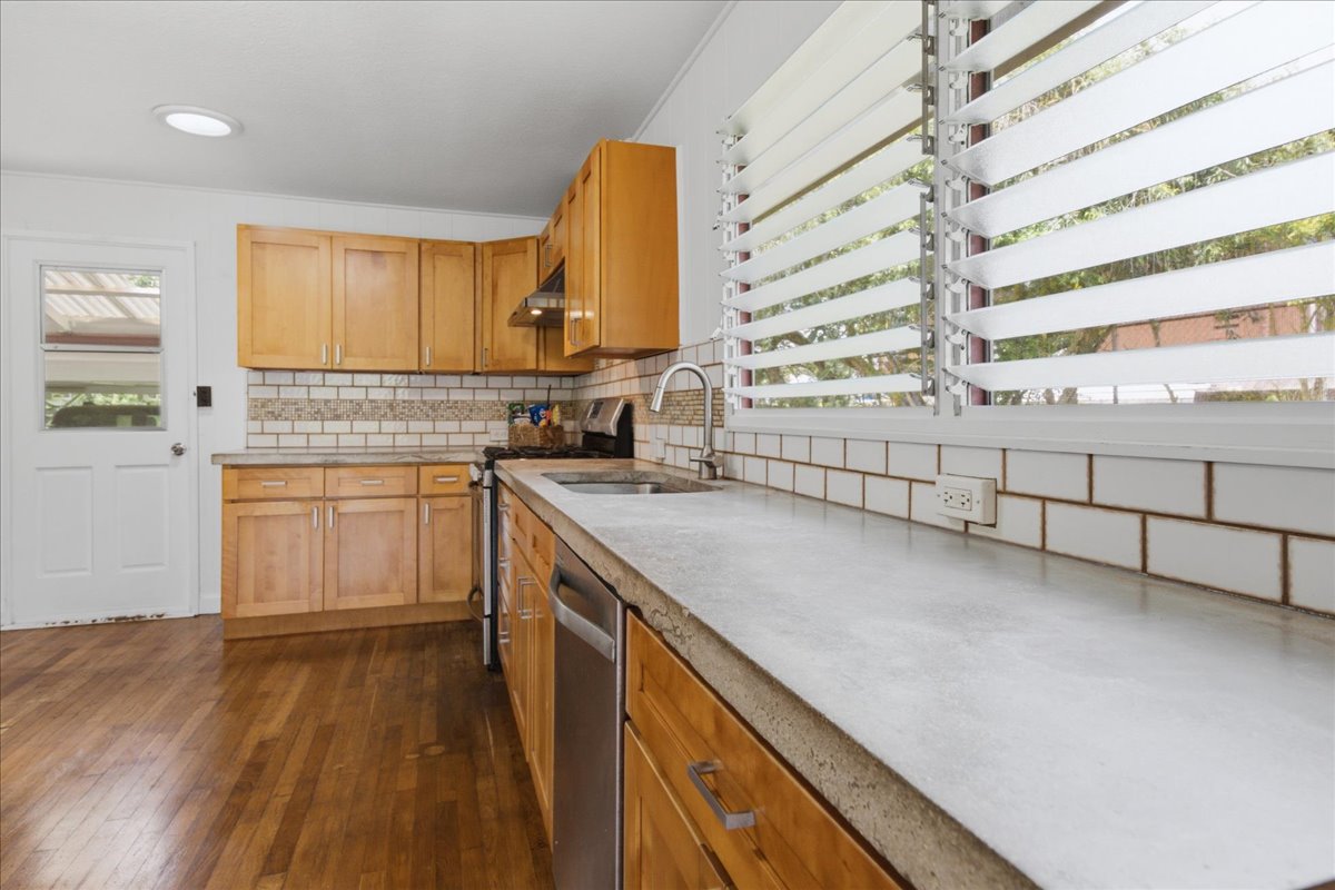 82 MALIA ST