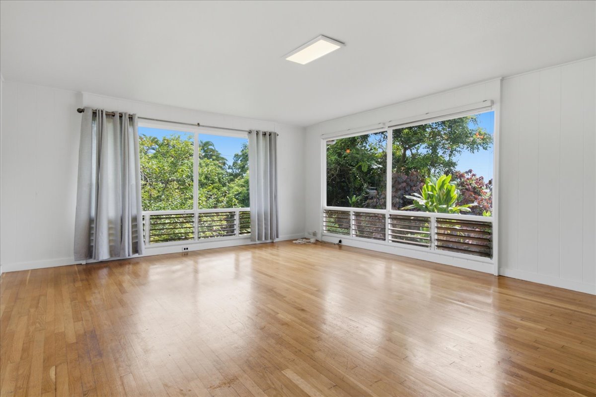 82 MALIA ST