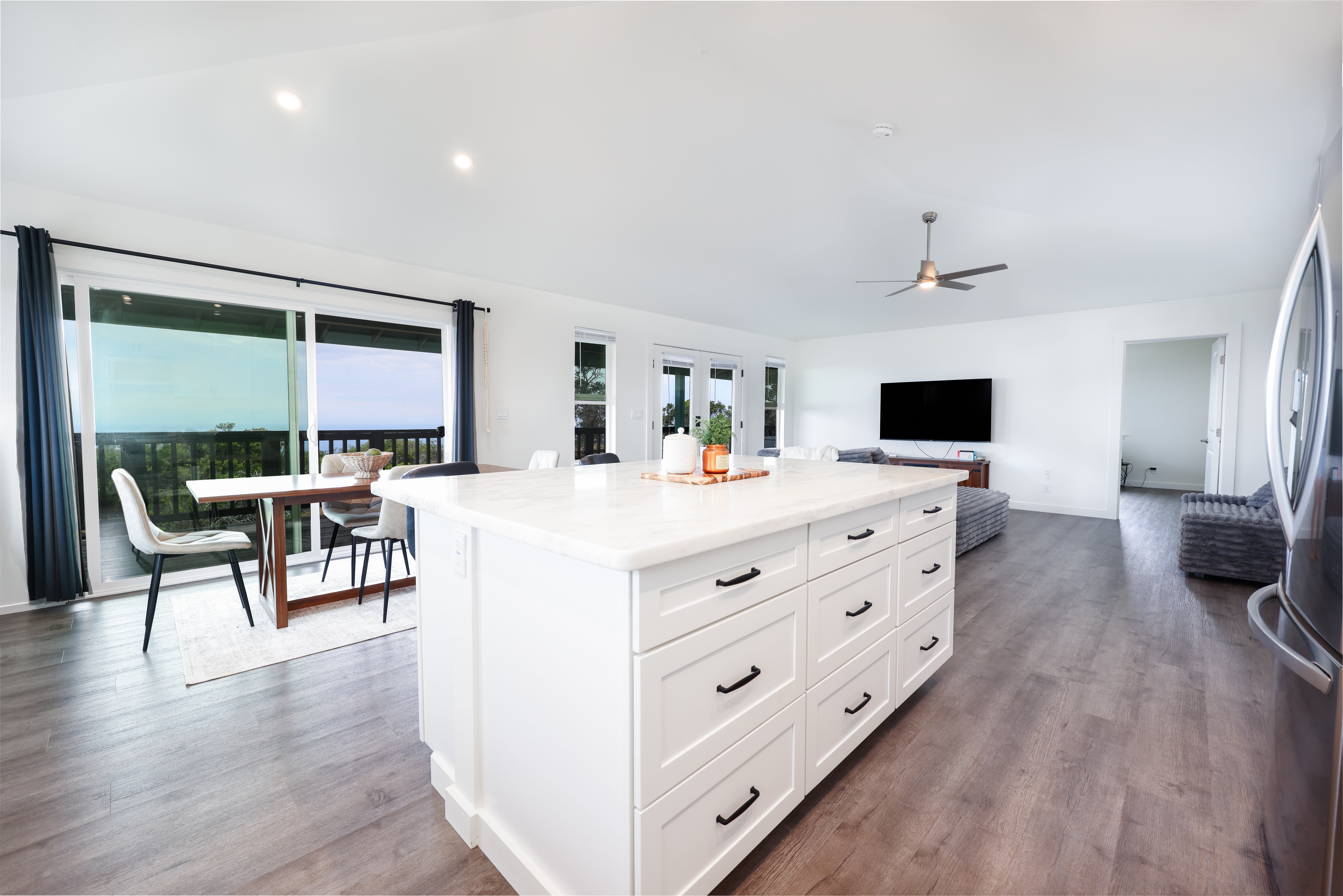 92-8373 MAILE DR