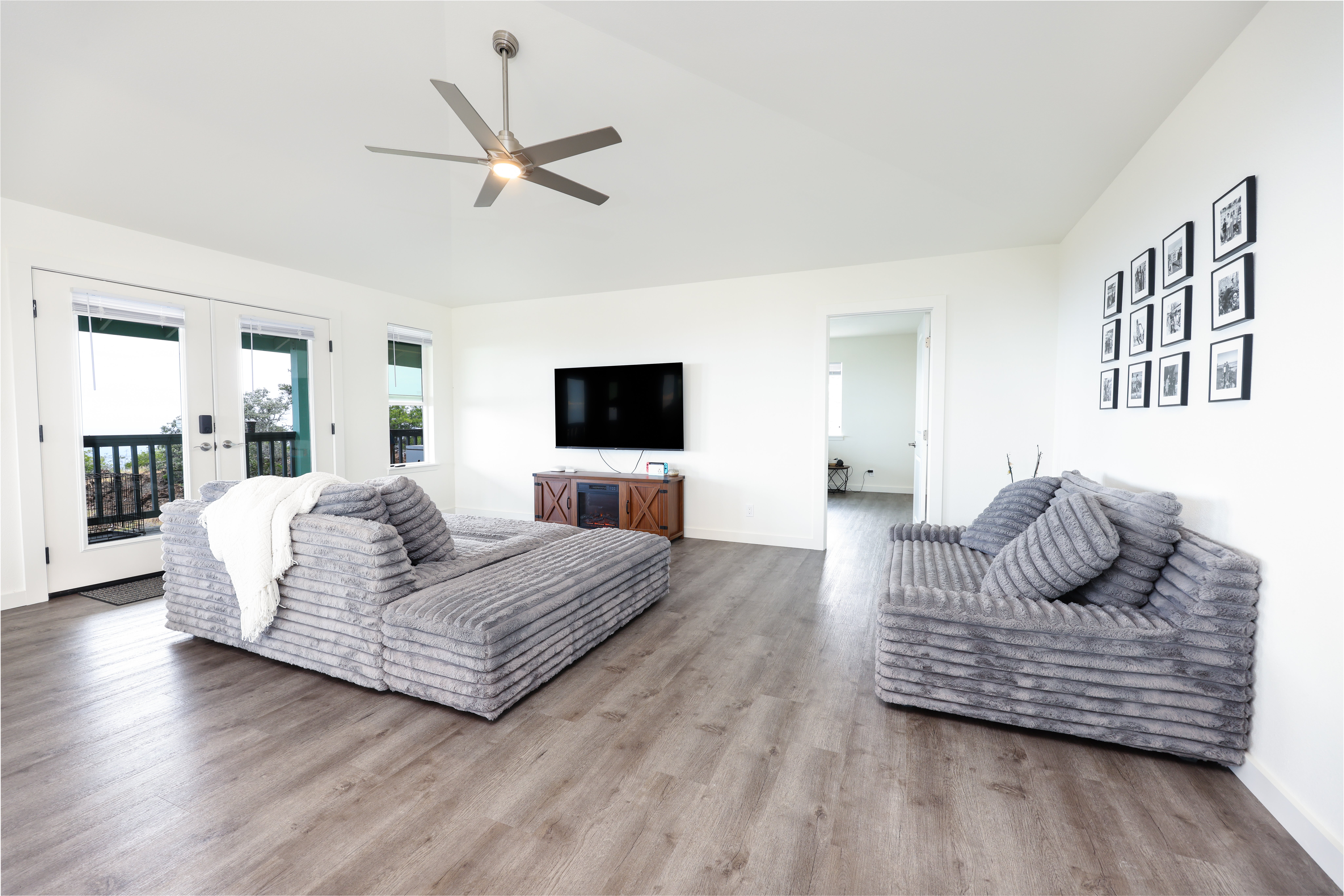 92-8373 MAILE DR