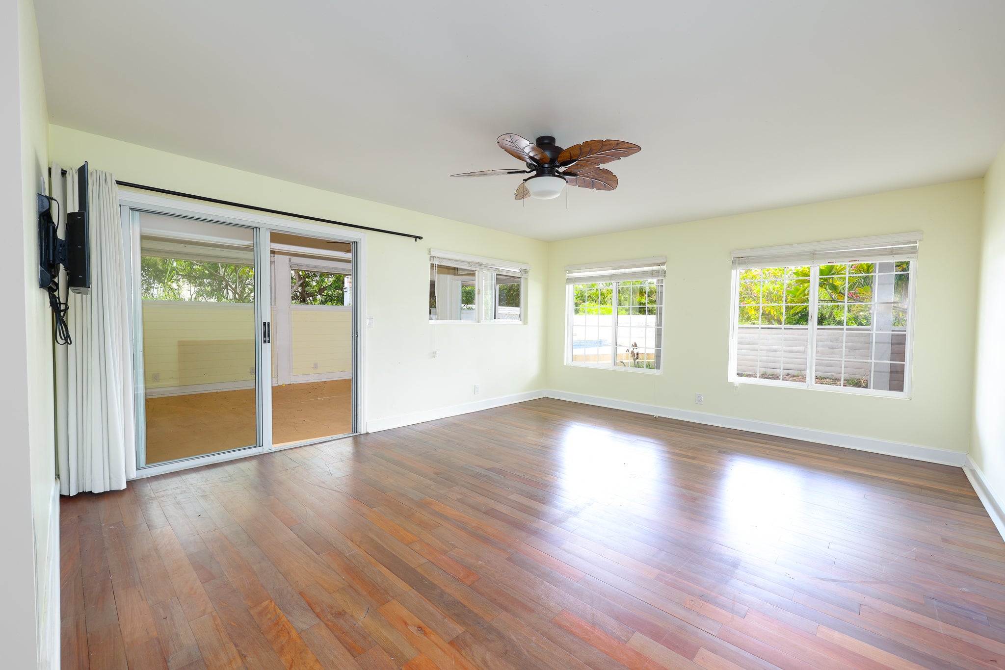 73-1208 HIOLANI ST