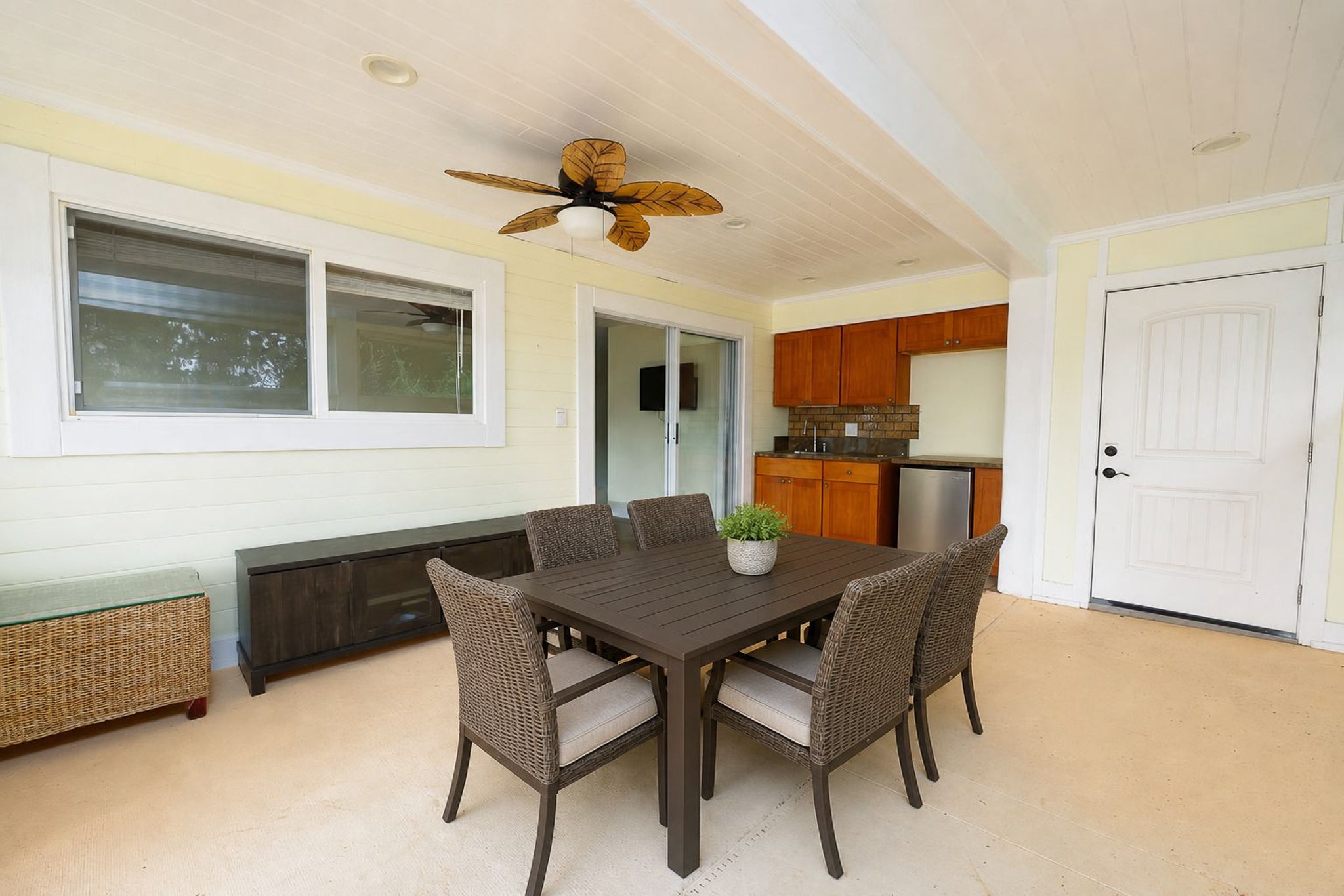 73-1208 HIOLANI ST