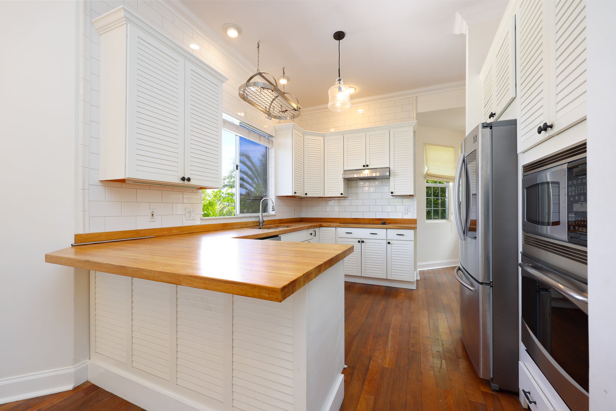 73-1208 HIOLANI ST
