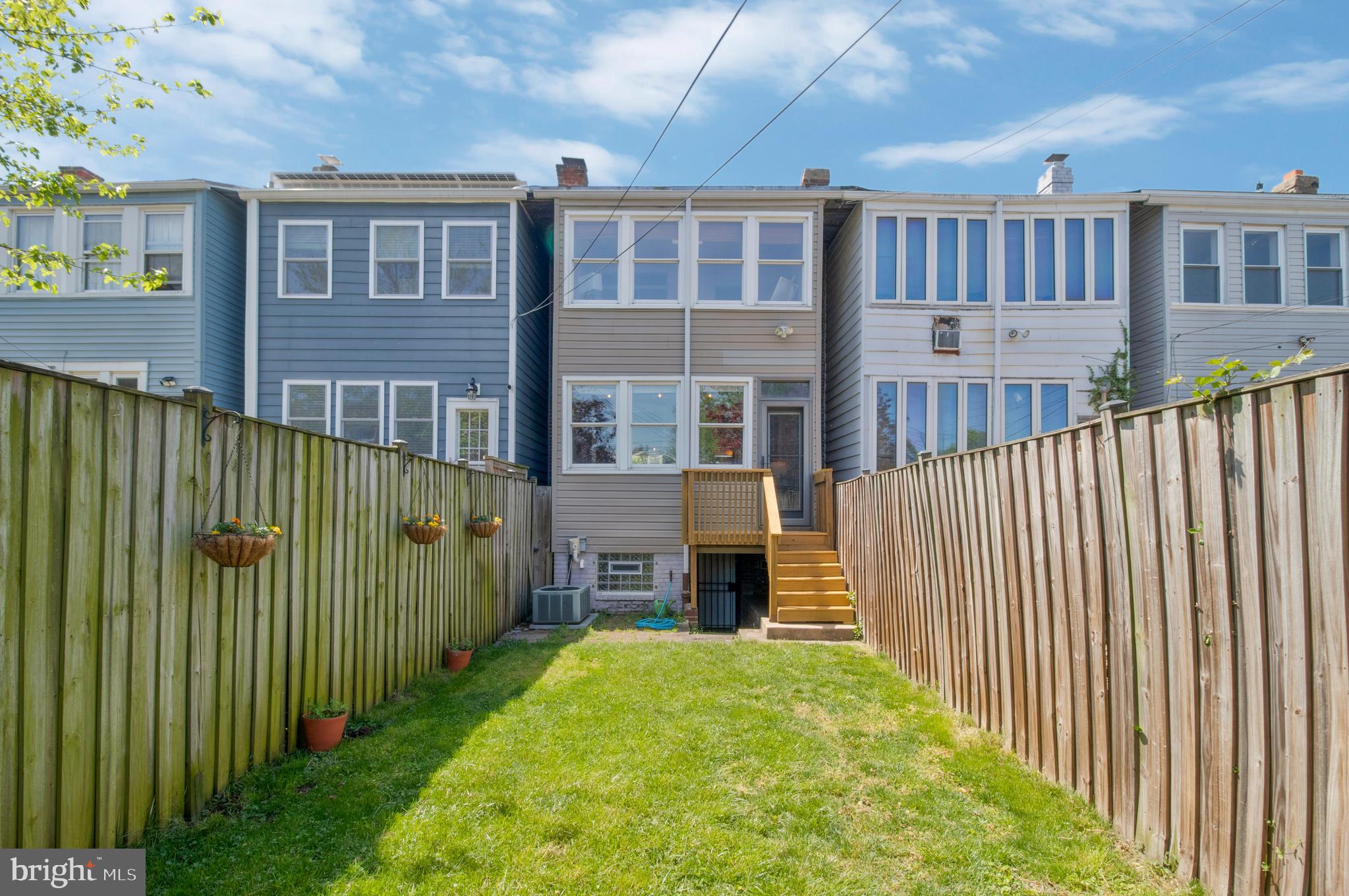 2709 6TH STREET NE