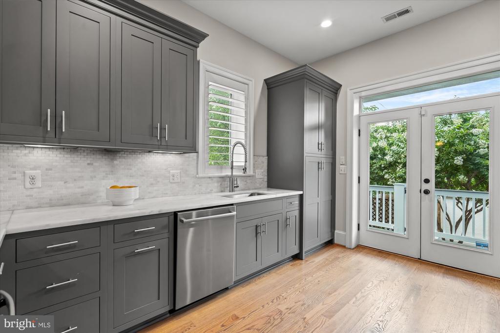 25 U STREET NW 2