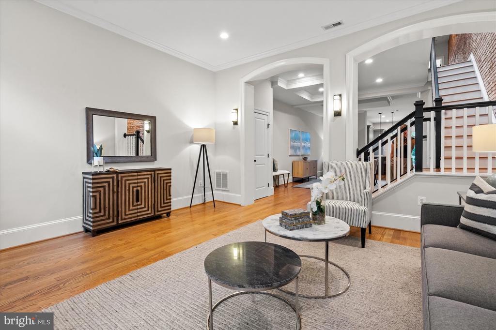 25 U STREET NW 2