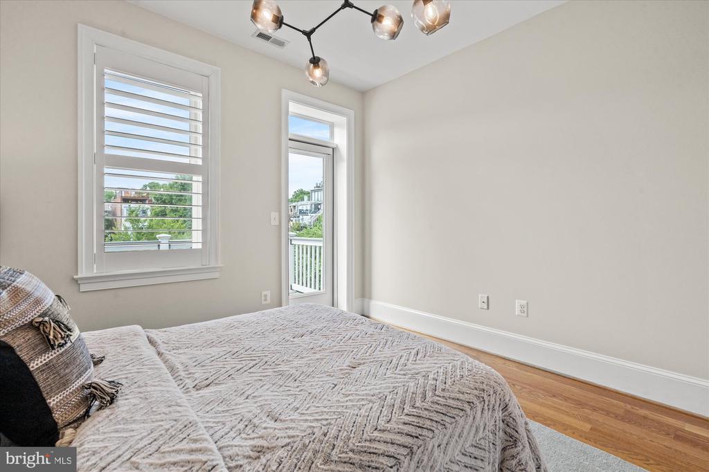 25 U STREET NW 2