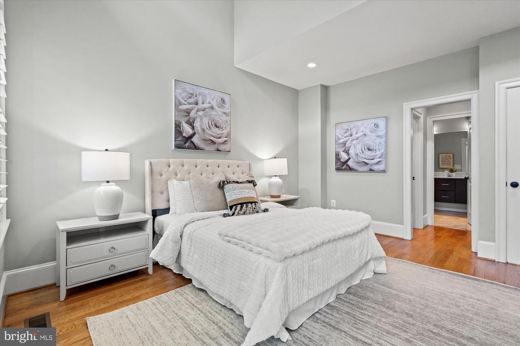 25 U STREET NW 2