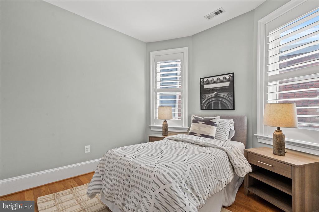 25 U STREET NW 2