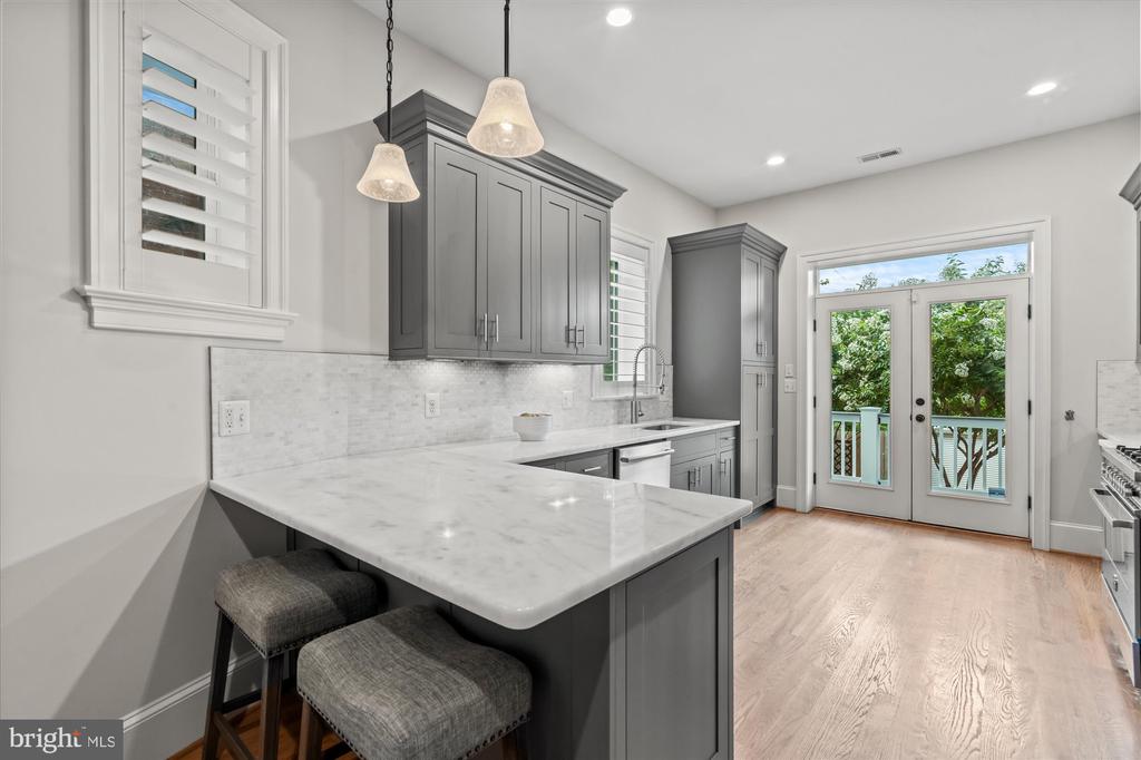 25 U STREET NW 2