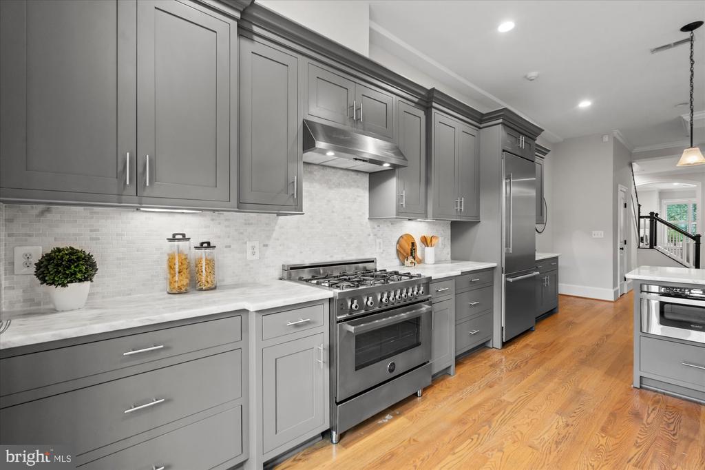 25 U STREET NW 2
