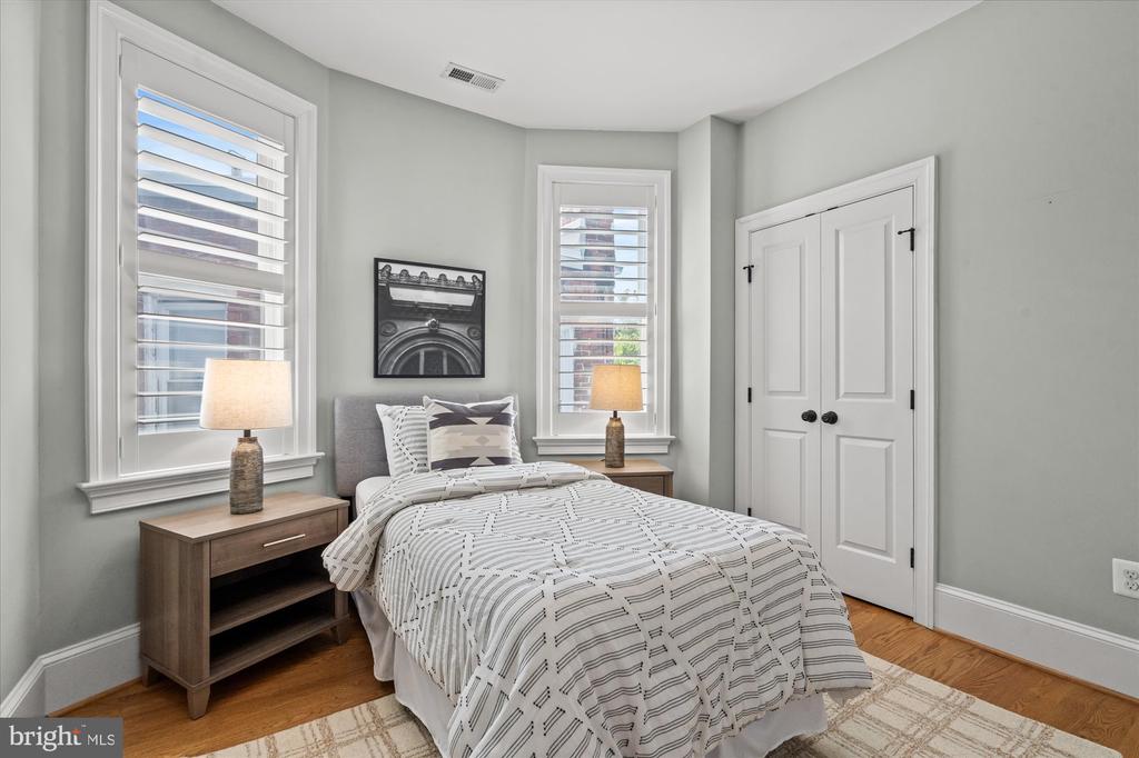 25 U STREET NW 2