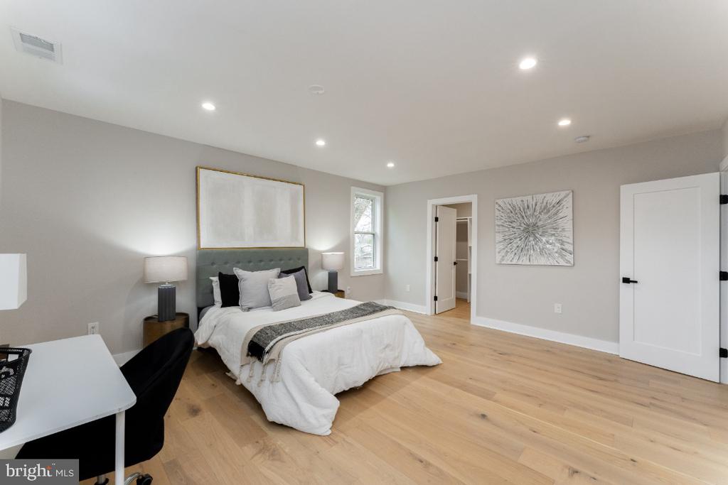 3414 S DAKOTA NE