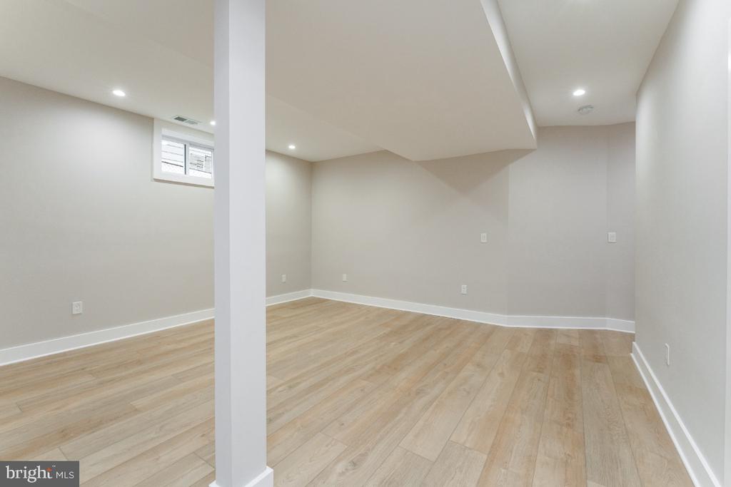 3414 S DAKOTA NE