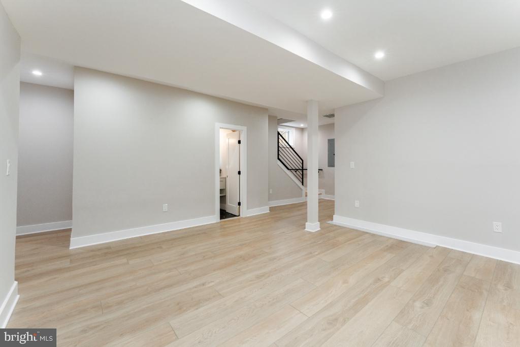 3414 S DAKOTA NE